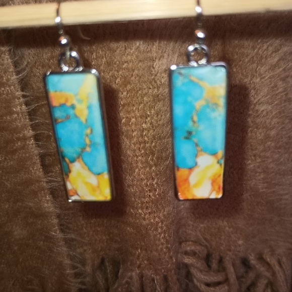 Vintage Style Dangle Earrings - Picture 4 of 6
